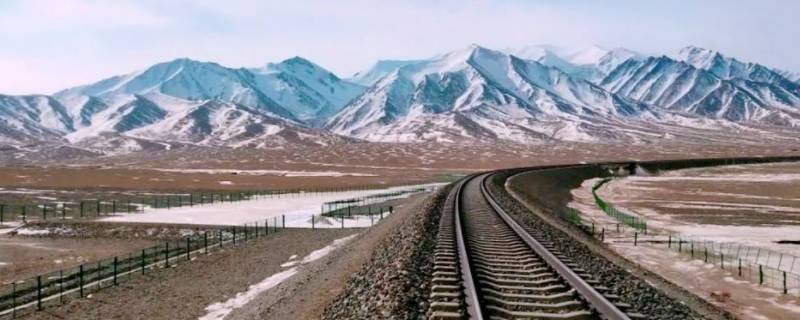 青藏铁路被称为什么 青藏铁路为什么叫青藏铁路
