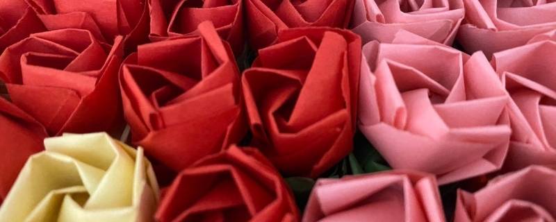 怎么用纸巾折玫瑰花 怎么用纸巾折玫瑰花?