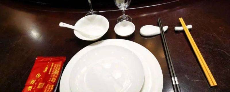 白色是公筷还是黑色是公筷（白色的是公筷还是黑色的是公筷）