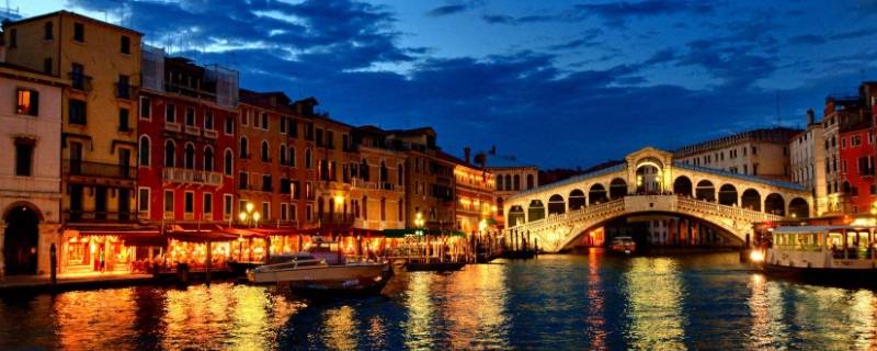 威尼斯为什么建在水里（威尼斯是如何建造在水里的）