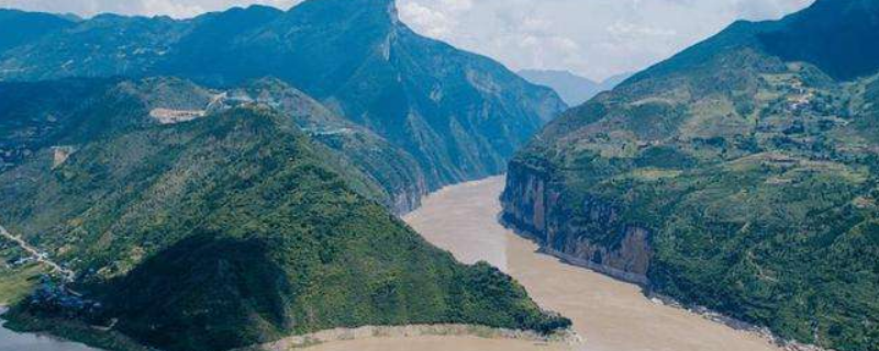 长江中上游水能资源丰富的原因（长江中上游水能资源丰富的原因有）