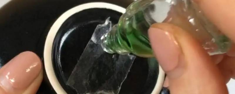 风油精为什么能去除粘胶（风油精能除掉粘得牢普通胶吗?）