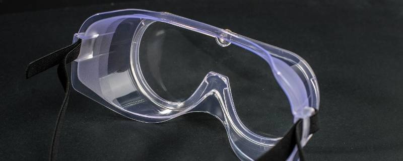 防固体碎屑的护目镜的用途是 防尘护目镜的作用