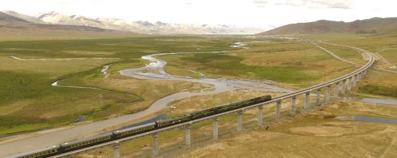 青藏铁路通车是哪一年 青藏铁路通车是哪一年2006年2月18