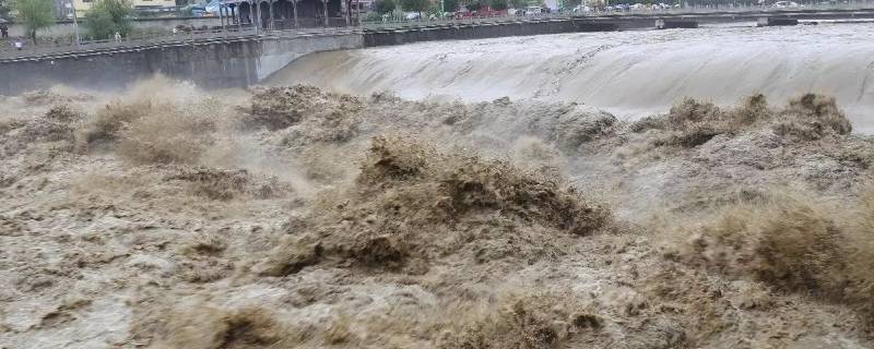 为什么下暴雨水库要泄洪（为什么下雨时水库才泄洪）