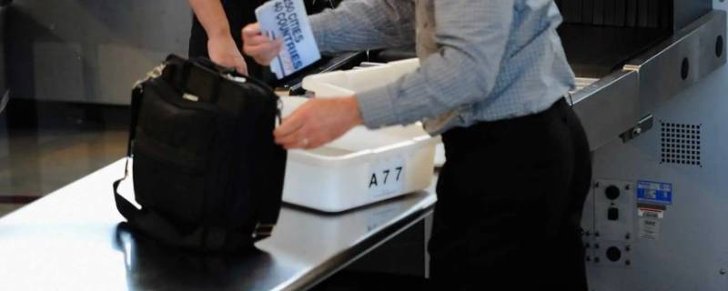 飞机随身小包怎么安检 飞机随身包怎样过安检
