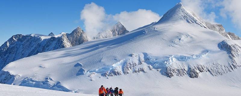 南极洲最高的山峰叫什么 南极洲最高的山峰叫什么山