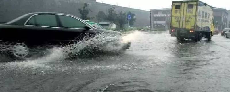 暴雨怎么形成的原因是什么（暴雨是什么原因造成的）