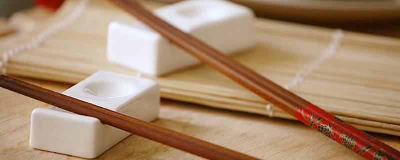 白筷子和黑筷子的区别（黑筷子和白筷子哪个是公共筷子）