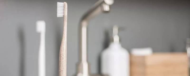 新牙刷第一次使用需要用开水泡吗（新牙刷第一次使用需要用开水泡吗为什么）