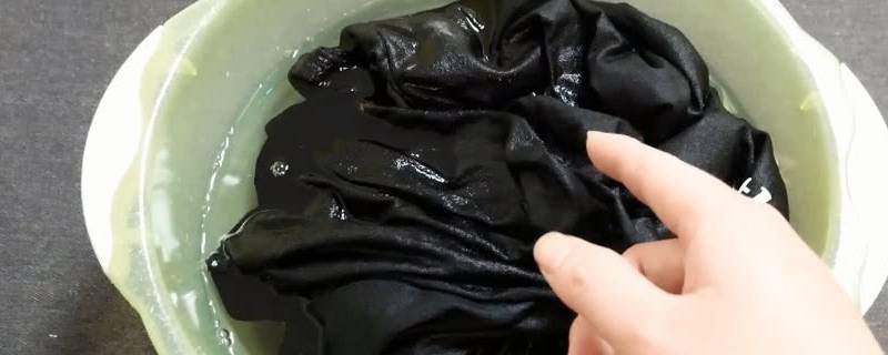 纯棉黑色衣服怎么洗不掉色 纯棉黑色衣服怎样洗不掉色