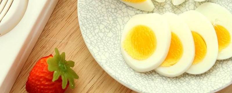 煮完的鸡蛋常温下可以放多久（煮熟的鸡蛋在室温下可以放多久）