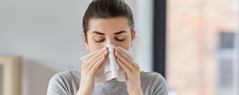 生理盐水洗鼻子可以预防新冠肺炎吗（生理盐水洗鼻子可以预防新冠肺炎吗）