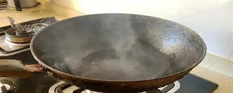 铁锅怎么老是擦出黑的 铁锅怎么老是擦出黑的怎么弄干净