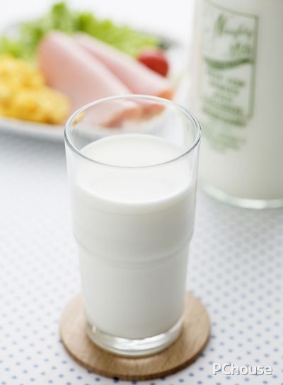 牛奶洗脸的方法 牛奶洗脸的方法用量