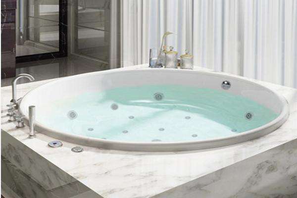 嵌入式浴缸安装方法及安装高度（嵌入式浴缸安装高度标准尺寸）