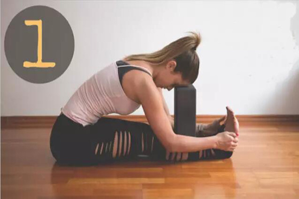 瑜伽砖正确使用方法 瑜伽砖使用视频教程