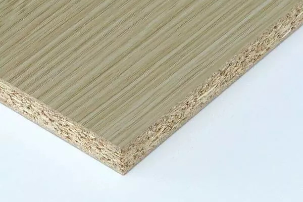 实木颗粒板的优缺点（实木颗粒板的优缺点及价格）