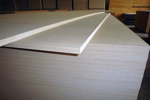 中纤板和颗粒板哪个好（中纤板和实木颗粒板哪个环保）