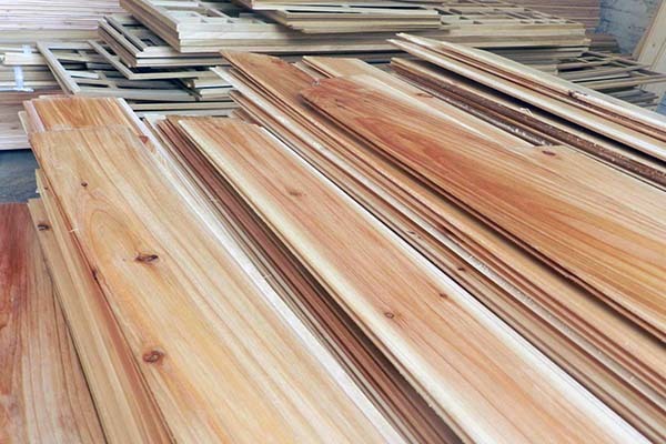 杉木板材和松木板材哪个好（杉木和松木板材的区别）