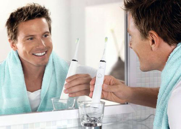 使用电动牙刷的小方法 如何使用电动牙刷