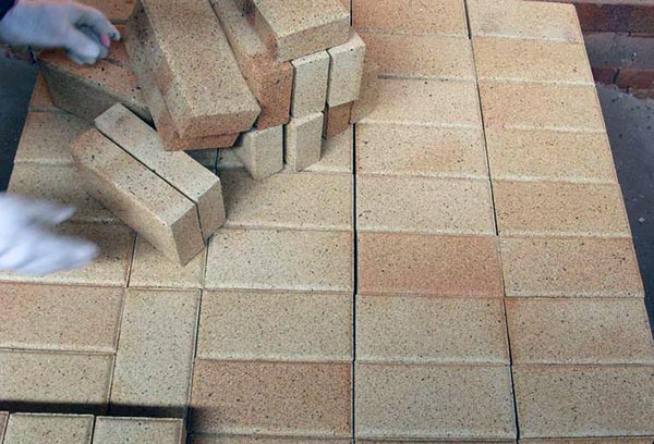 铺地砖多少钱一平米 铺地砖水泥沙子用量多少