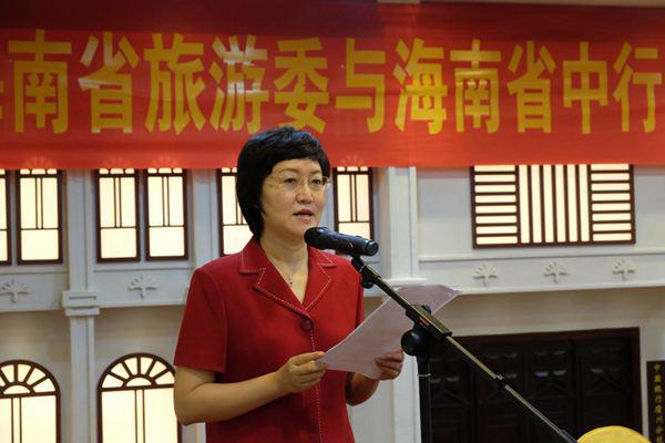 女局长被双开：曾因晒工资引发关注