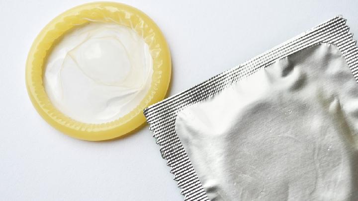 过期的避孕套还能用吗 过期的避孕套用了对身体有伤害吗