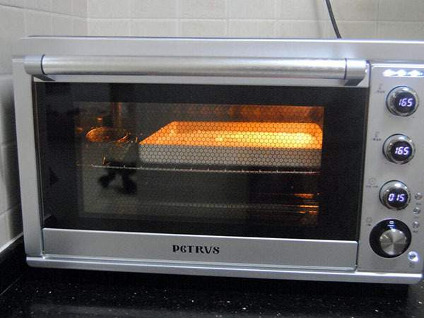 烤箱预热怎么操作 烤箱预热时烤盘是否放进去 烤箱预热温度和时间