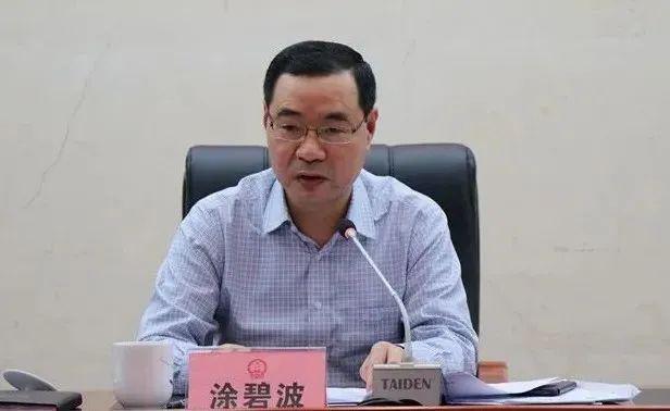 “贪图钱财女色”的市委书记落马后，原副市长主动投案