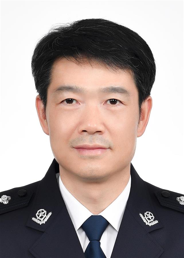 张亚宏任上海市公安局局长，一个月前履新上海市副市长