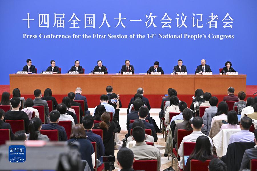 全文实录|李强总理首场记者会，回答了中外记者这10个问题