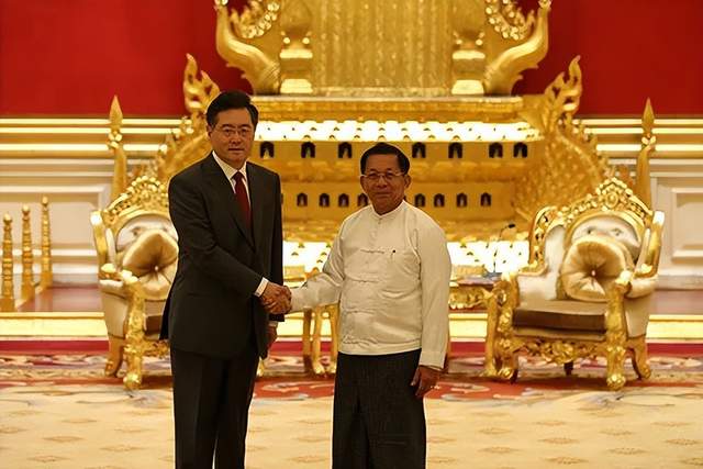 缅甸领导人敏昂莱会见秦刚 缅甸军方总司令敏昂莱简介