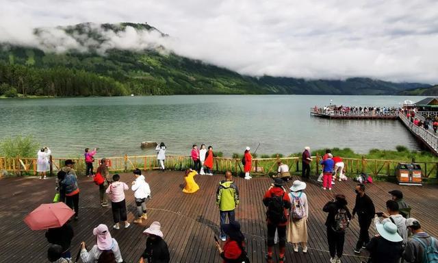 两旅行社恶意“甩团”致数百游客滞留新疆，前员工揭秘营销套路   