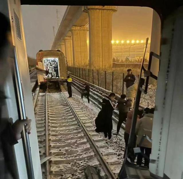 地铁昌平线事故昨晚完成现场救援应急处置