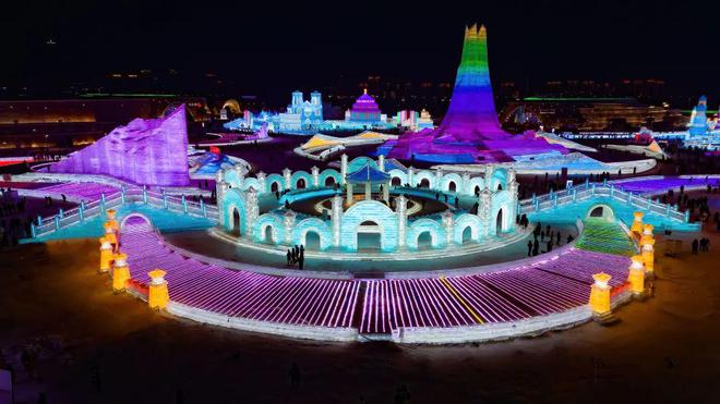 “零下20多度，排队几小时”！冰雪大世界开园首日被喊“退票”，哈尔滨官方回应