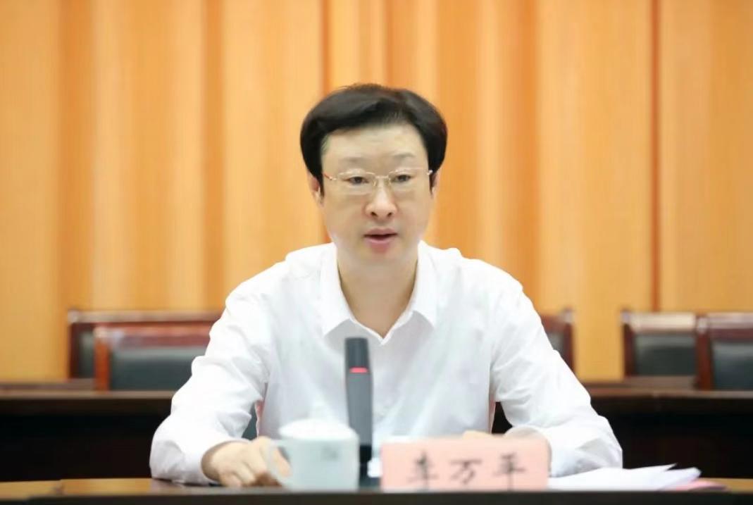 南京市六合区委原书记李万平被通报收受164瓶茅台酒