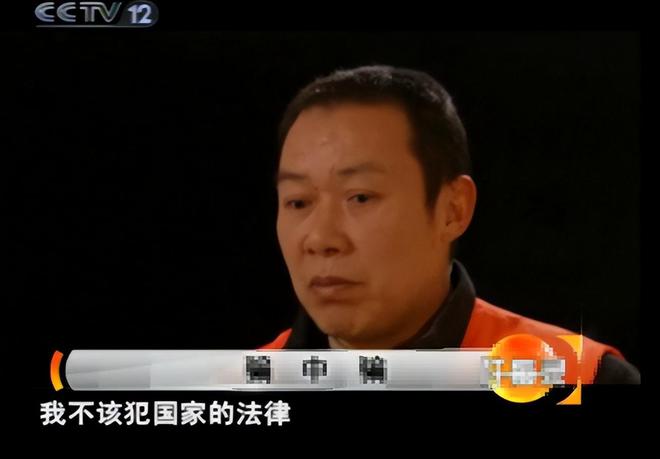 40岁女人如虎狼，与50岁男人偷情又睡30岁小伙，被捉奸在床遭杀害