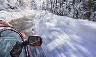 下雪后车辆上的积雪要清理吗