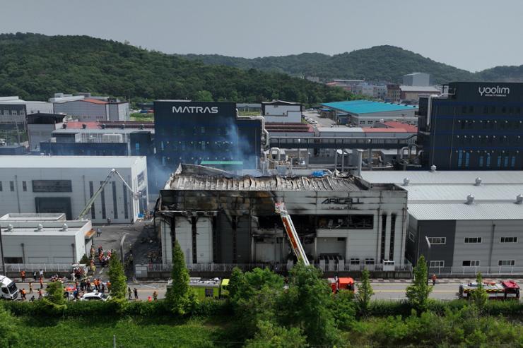 韩国锂电池厂大火，火势燃烧近5小时才控制，19名中国公民身亡：锂电池燃烧难扑灭